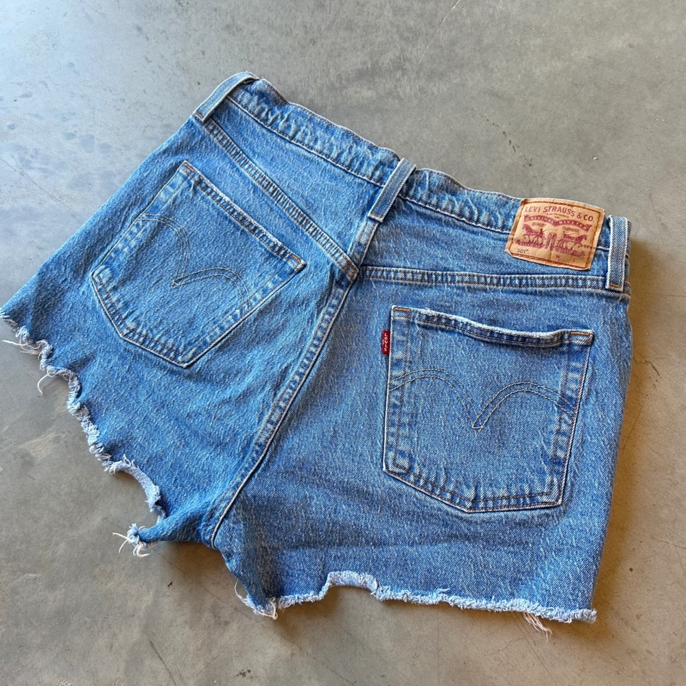 Levis 501 Original High Waisted Cut Off Denim Shorts Blue 28x12